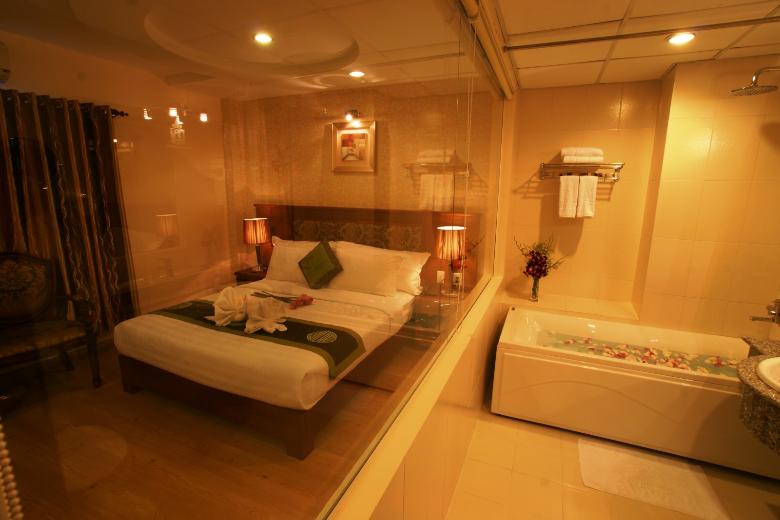 khach-san-blue-diamon-phong-ngu-5-hotel24h.net.JPG