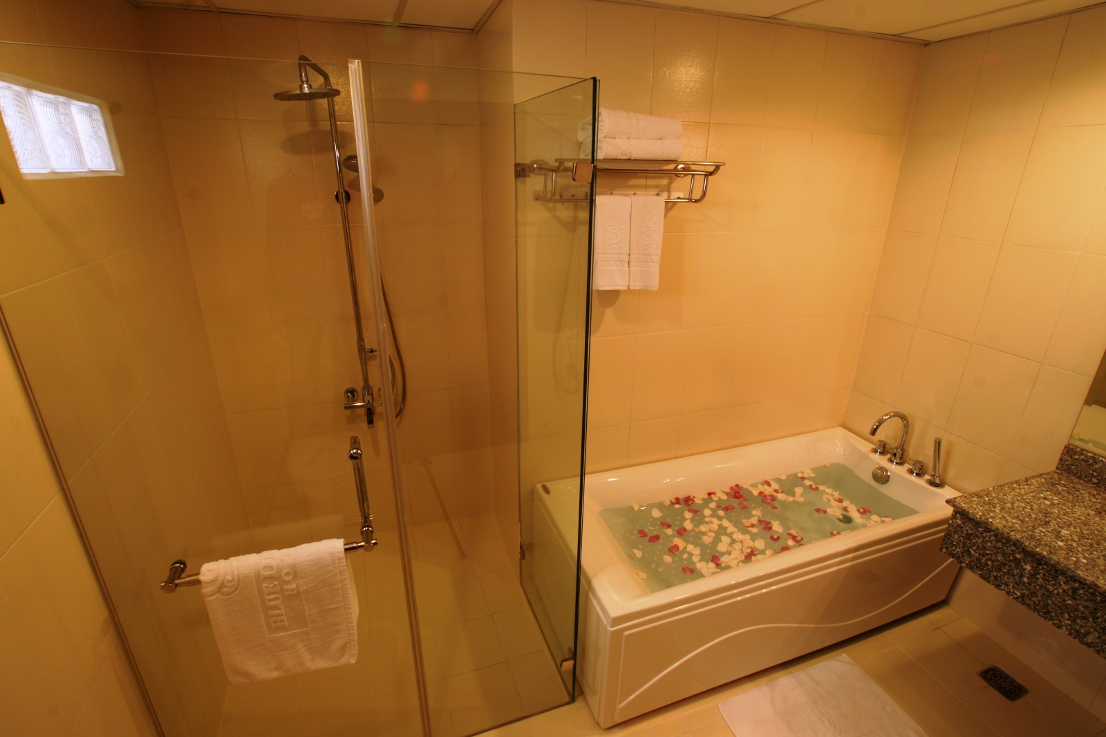 Phòng tắm - Hotel24h.net